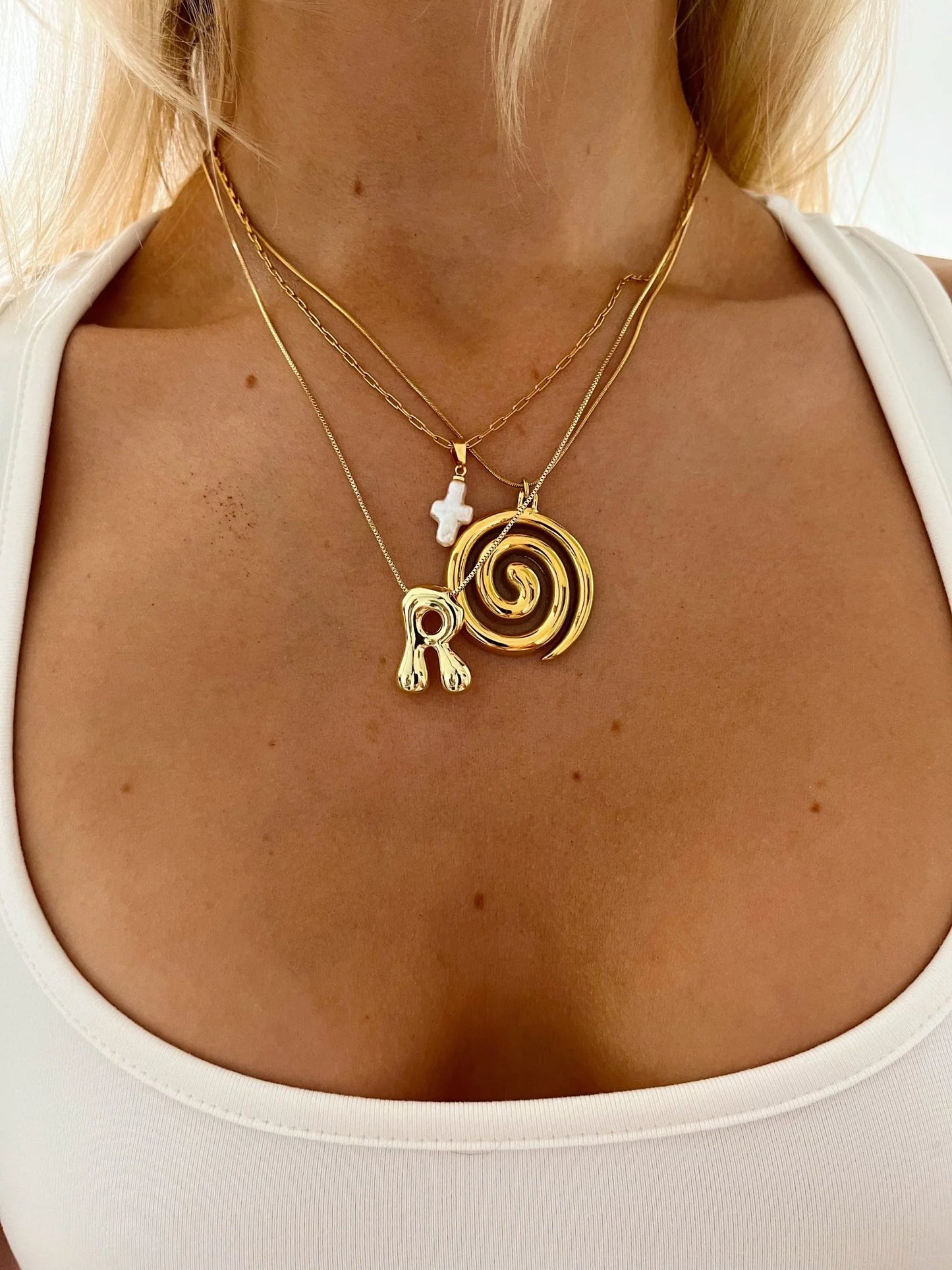 SWIRL NECKLACE